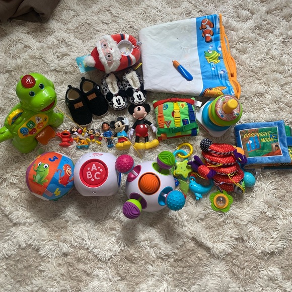 Toy bundle - Picture 1 of 4
